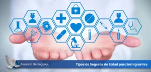 primer plano de unas manos de un medico mostrando iconos de diferentes tipos de seguros